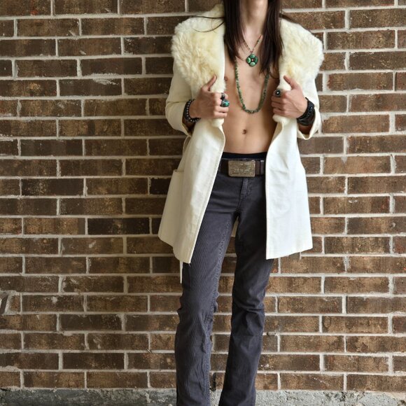 Vintage White Coat With Fur Collar - Picture 3 of 9